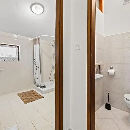 Stylish Sea View 2 Bedroom With Terrace Apartamento