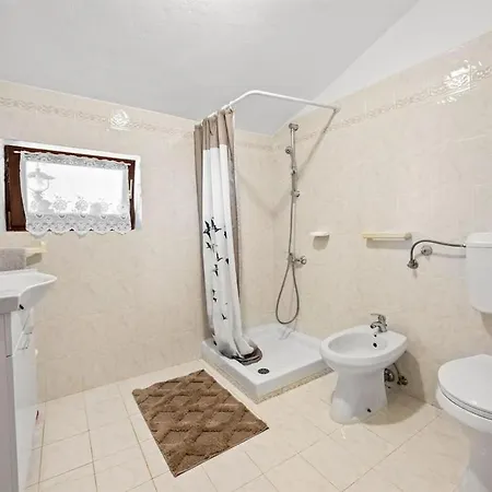 Stylish Sea View 2 Bedroom With Terrace Apartamento
